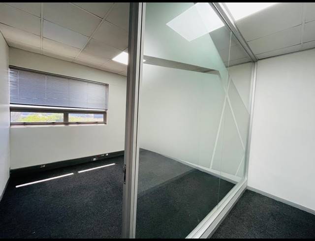 225M² OFFICE TO LET IN MIDRIDGE PARK